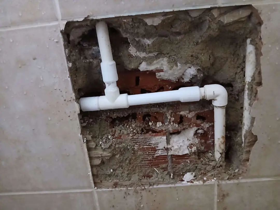 Zeytinburnu Beştelsiz Mah. - Zeytinburnu Beştelsiz'de Duvar İçi Temiz Su Borusu Kaçak Onarımı
